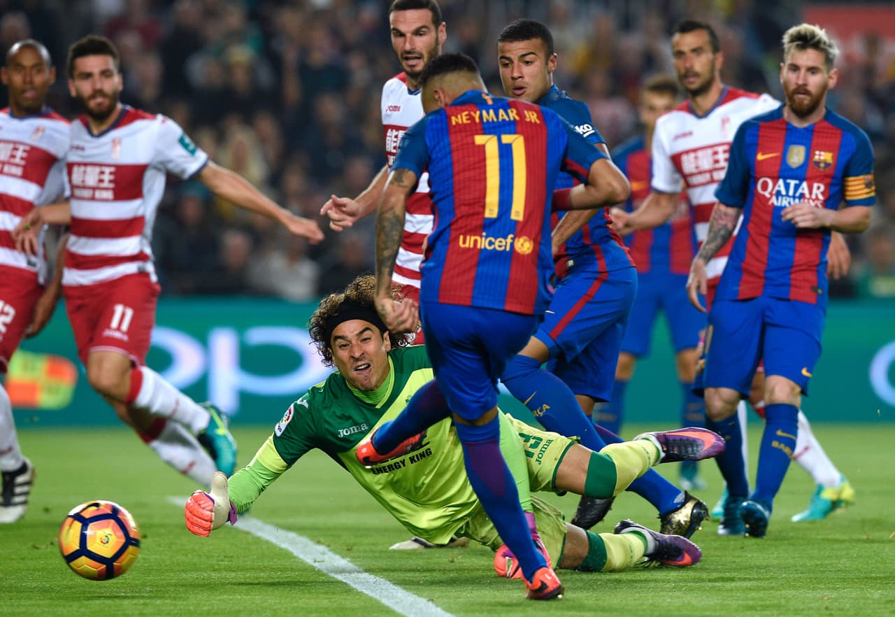 Así que acabó emigrando al Granada en una mala temporada donde los nazaríes perdieron la categoría.