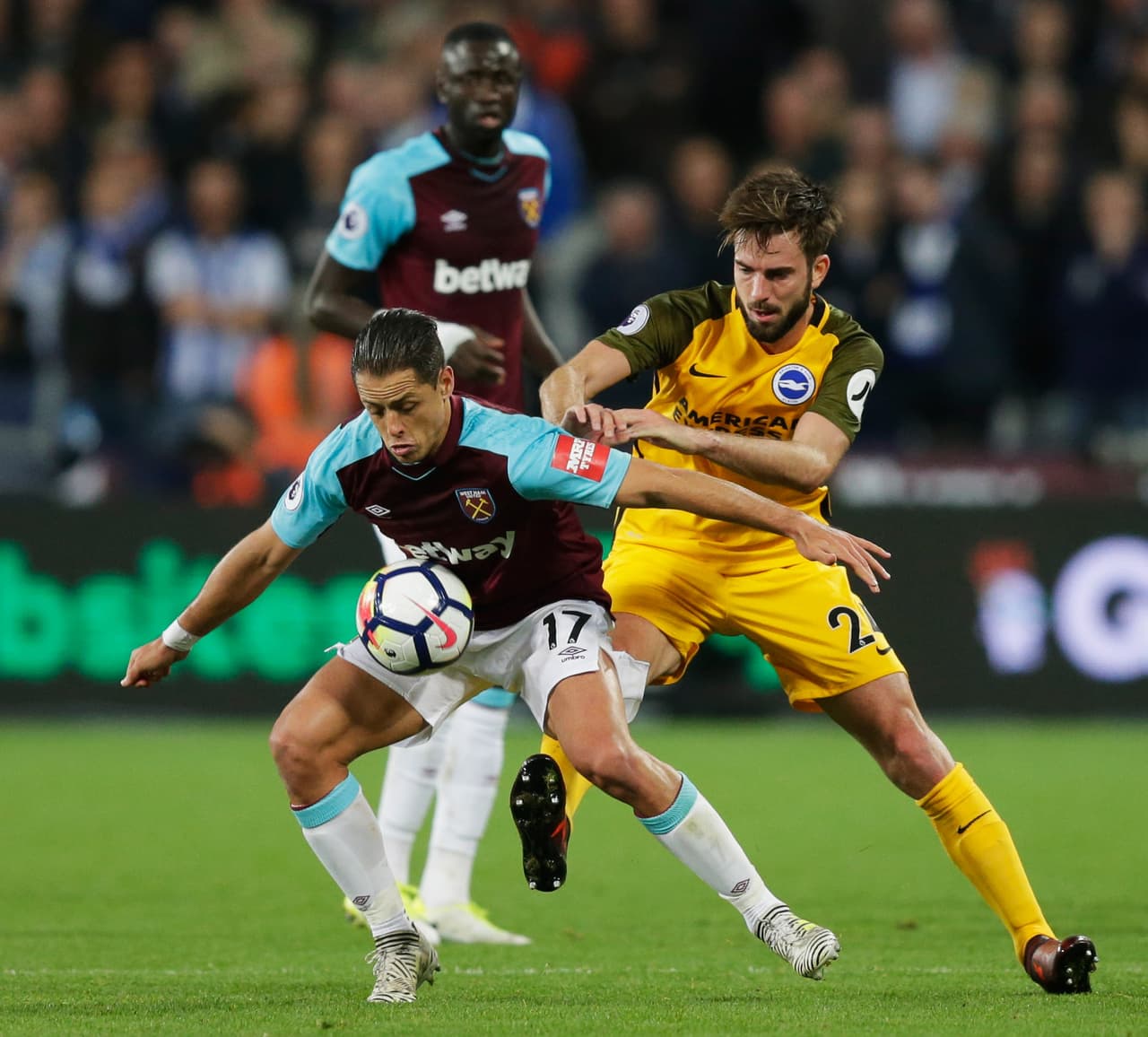 West Ham [0]-3 Brighton: Javier 'Chicharito' Hernández jugó los 90 minutos en esta durísima derrota de los Hammers en el Olímpico de Londres. Ya son tres juegos sin poder marcar para el delantero mexicano en la Premier League.