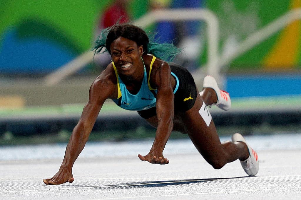 Miller de Bahamas se lleva el oro en 400 metros con este clavado en la meta