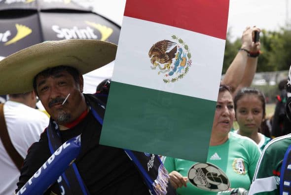La afición en Estados Unidos llegó a Phoenix con todo su colorido para ver a México y Guatemala enfrentarse en la Copa Oro 2015.