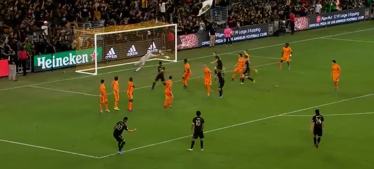 Miller empató el cotejo al 28’ y así terminó la primera mitad.