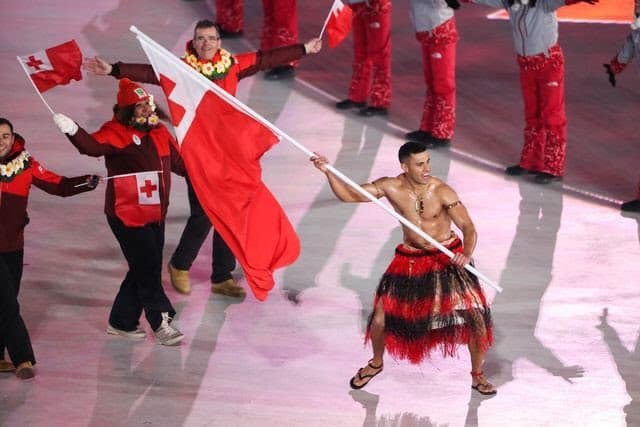 Atleta de Tonga desfiló sin playera a -2 grados en Pyeongchang
