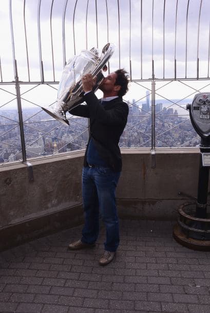David Villa, Rivaldo y Juliano Belletti posaron con el trofeo Champions League en el Empire State de Nueva York en el Tour del Trofeo de la UEFA Champions Presentado por Heineken. Mira las mejores imágenes del evento (Cortesía: Heineken).