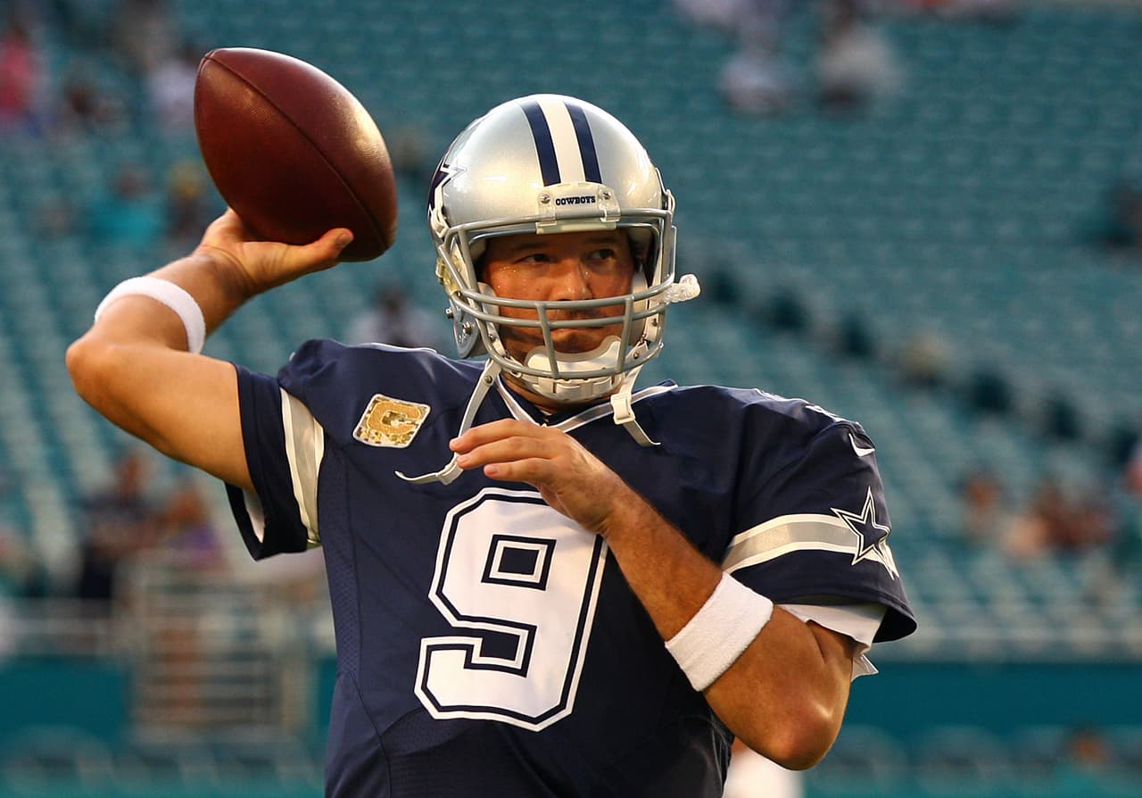 MIAMI GARDENS, FL - NOVEMBER 22: Tony Romo #9 of the Dallas Cowboys warms up before the game against the Miami Dolphins at Sun Life Stadium on November 22, 2015 in Miami Gardens, Florida. (Photo by Rob Foldy/Getty Images)