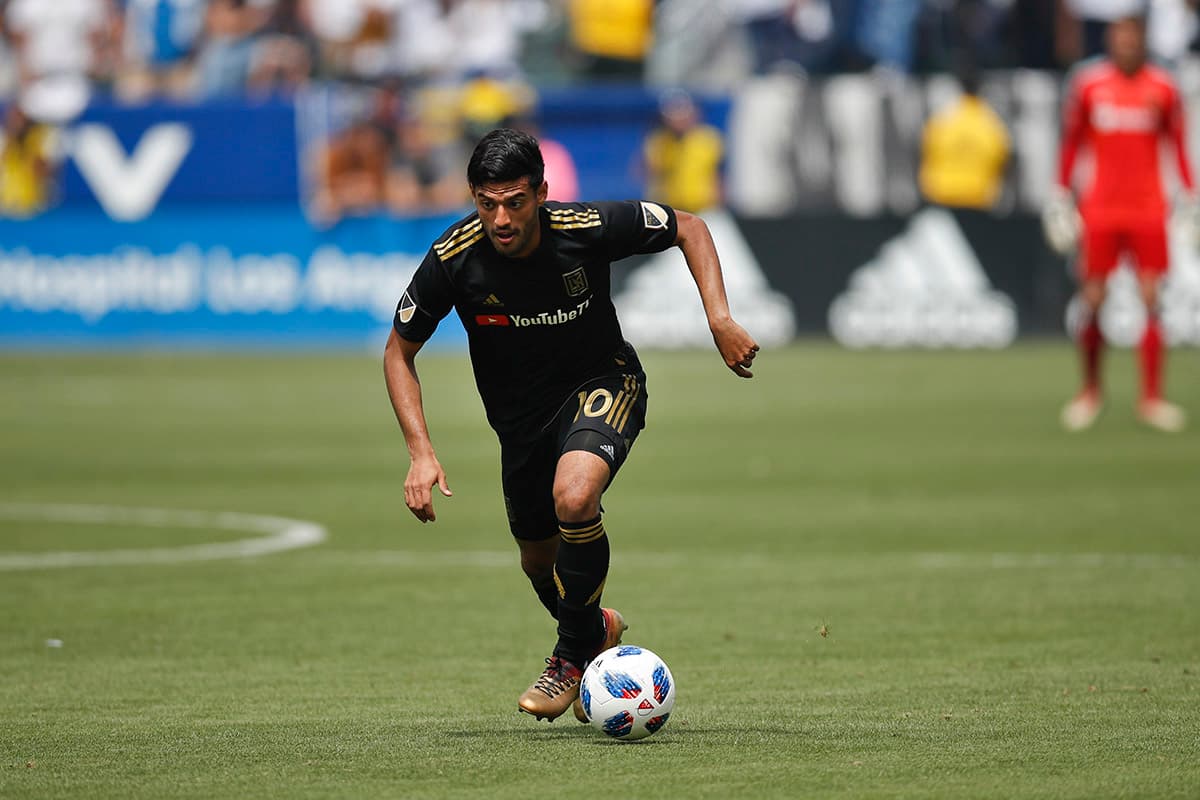 En tres partidos contra Los Angeles Galaxy, rivalidad conocida como El Tráfico, Carlos Vela ha anotado cuatro goles siendo ya el máximo anotador histórico del emergente clásico.
