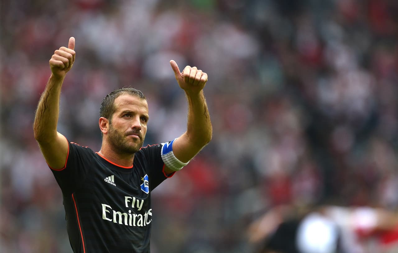 23 Rafael van der Vaart, Real Betis: El veterano mediocampista holandés regresa a la Liga española donde tuviera grandes momentos con el Real Madrid, ahora para ser el jugador importante en el Betis que está llamado a ser unas de las revelaciones del campeonato.