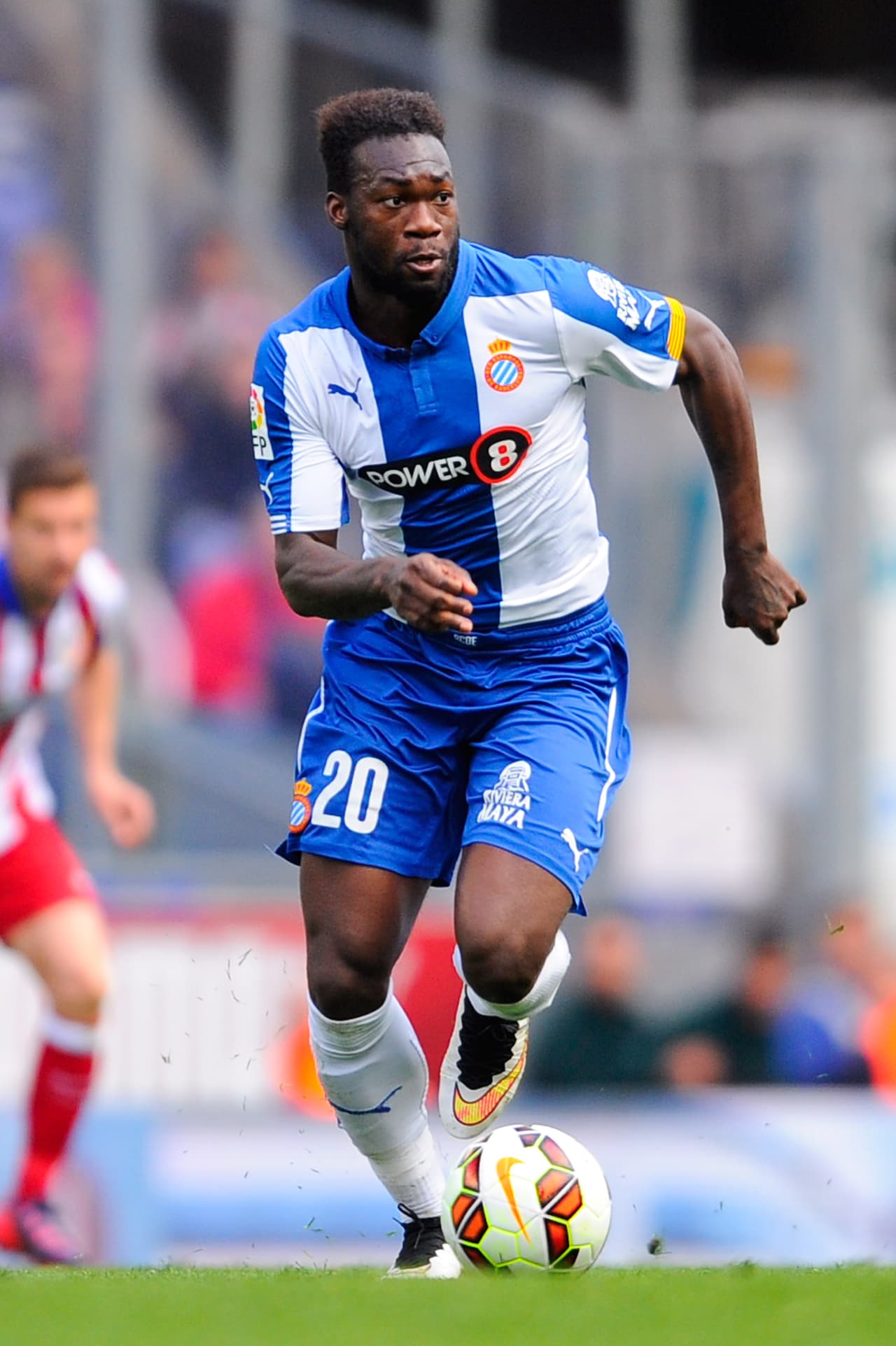 20 Felipe Caicedo, Espanyol: Es un poderoso delantero ecuatoriano del que se esperan muchas cosas desde el verano pasado que llegó al Espanyol de Barcelona. Una lesión le impidió ser regular en su campaña debut con los Periquitos pero su fortaleza y contundencia de cara al arco darán de qué hablar en Cornellá y El Prat.