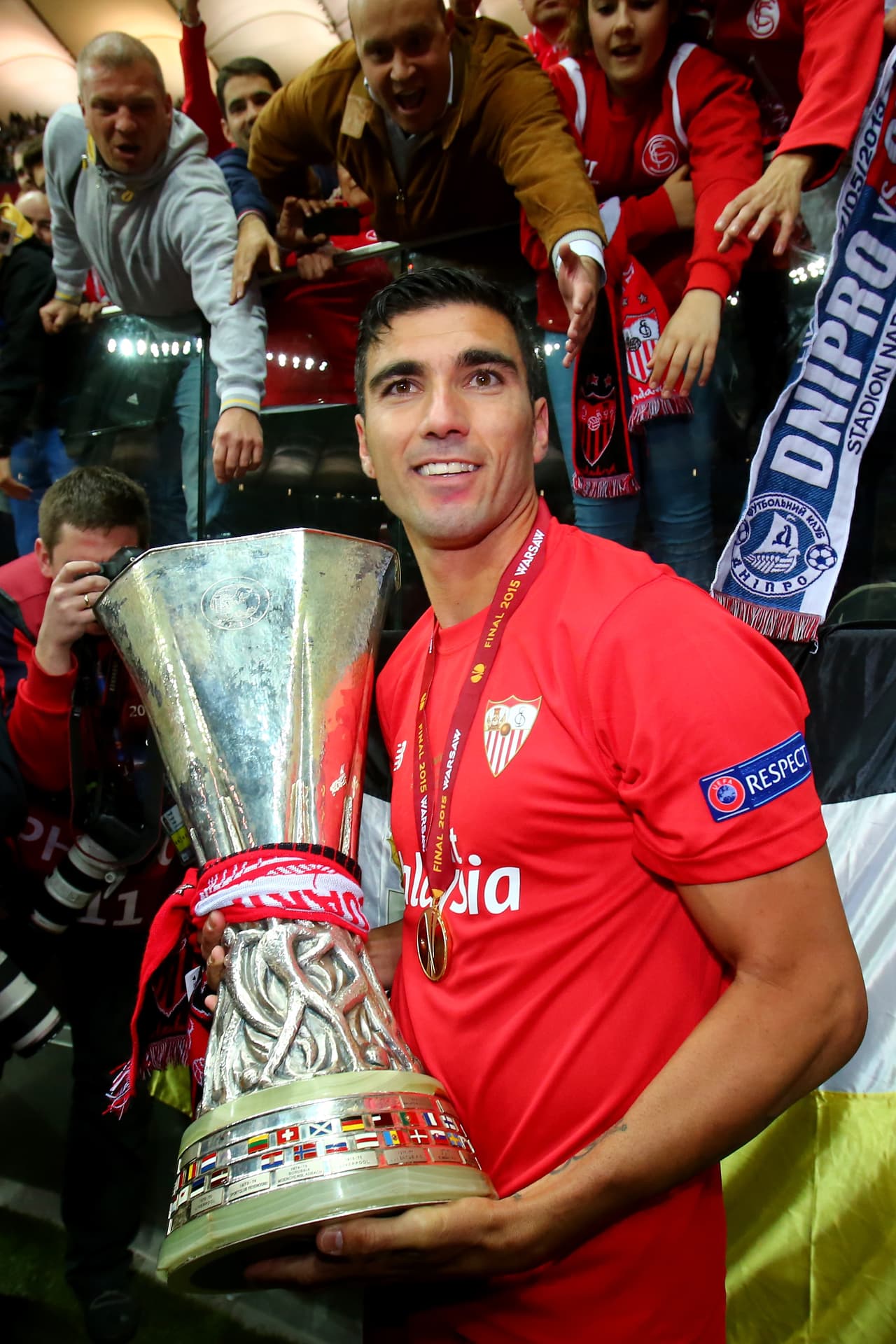 La ‘Perla’ tiene más de 16 años de trayectoria que han forjado a un mediocampista de gran experiencia, una derecha educada y el liderazgo para los del Sánchez-Pizjuán.