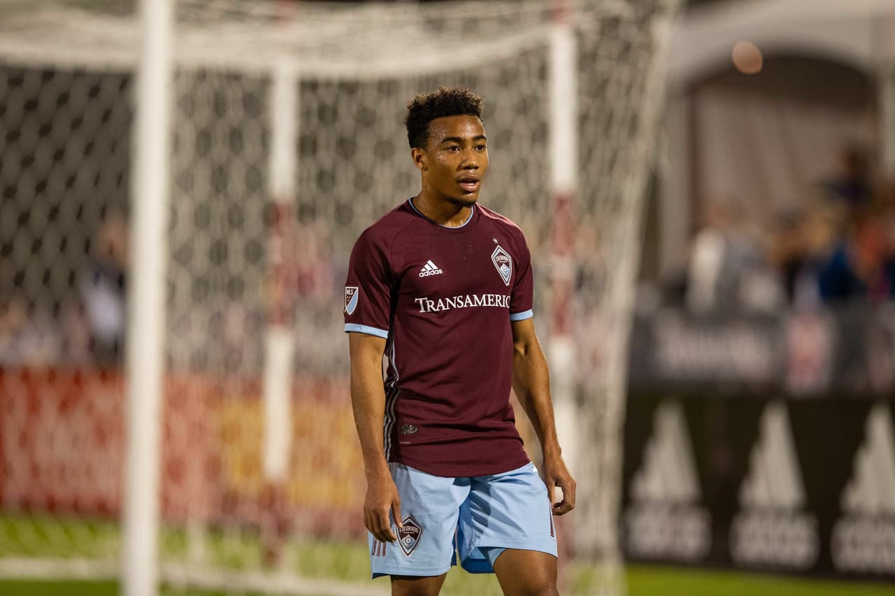 Jonathan Lewis le arruinó la fiesta en casa a los NY Red Bulls con un doblete que le dio los tres puntos al Colorado Rapids. Lo que provocó que la afición se le echara encima al DT de los taurinos.