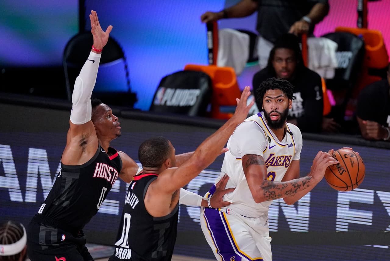 Los Lakers repiten dosis y con un maracdor de 112-102 a favor, los comandados por LeBron James vencen a los Clippers en el juego tres.