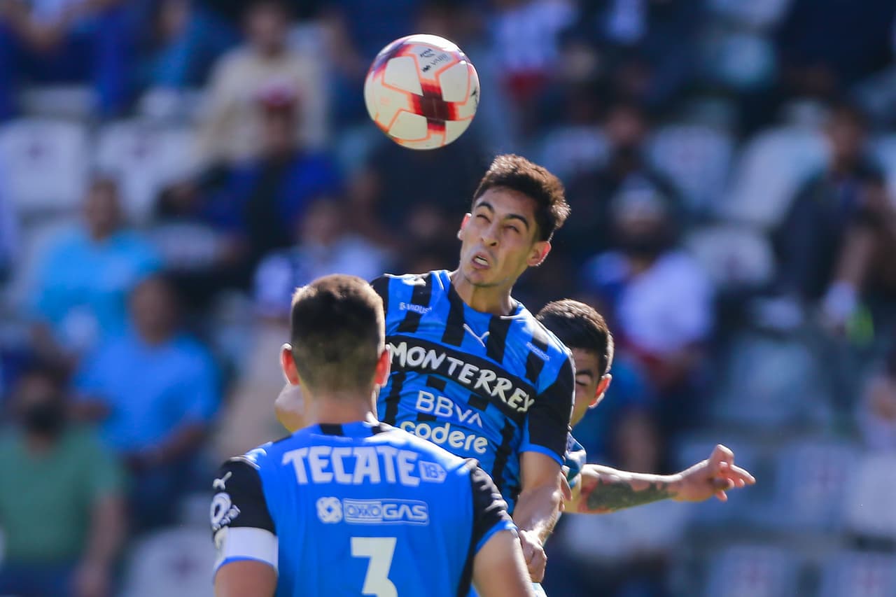 Gracias a un doblete de Luis Chávez y otro golazo de Roberto de la Rosa, el Pachuca dio cuenta de los Rayados.