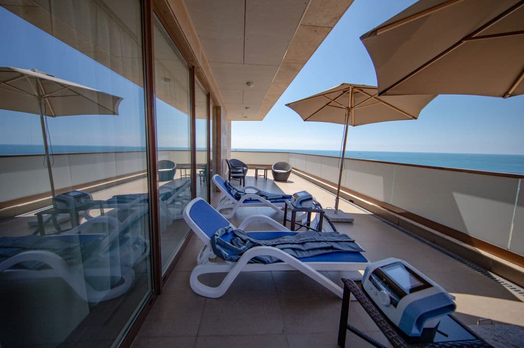 Así es la guarida que Brasil tendrá en Rusia 2018. Balcones con vista al mar, una cancha, áreas de esparcimiento y relajación, y habitaciones de lujo a disposición de los artistas del balón.