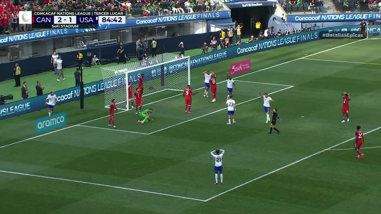 ¡TIRO ATAJADO! disparo por Diego Luna.