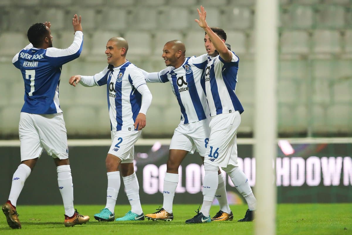 Con goles de Layún y Herrera, Porto avanzó en Copa