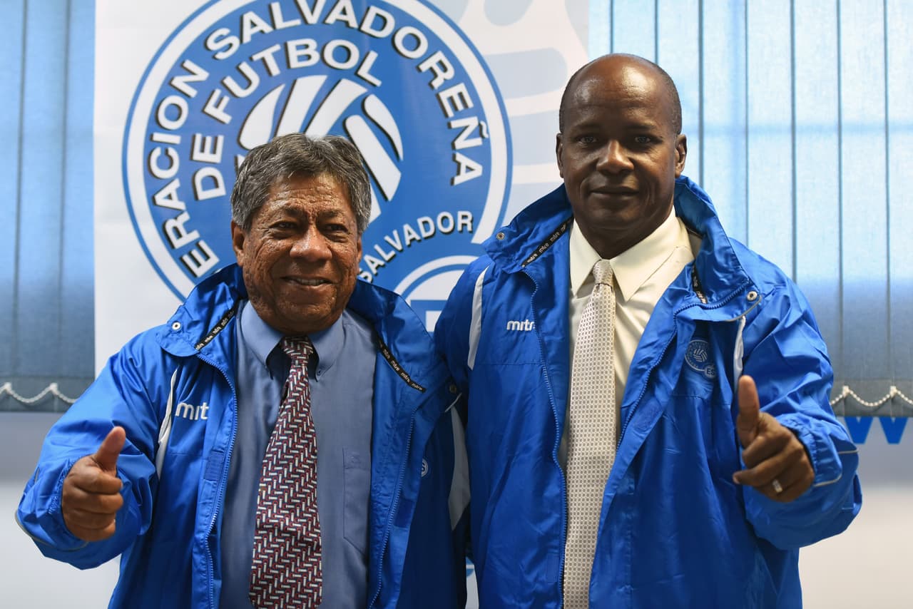 Debido a estas situaciones El Salvador debió echar mano de jugadores que son demasiado jovenes, el promedio de edad de los jugadores de La Selecta, no sobrepasa los 24 años.