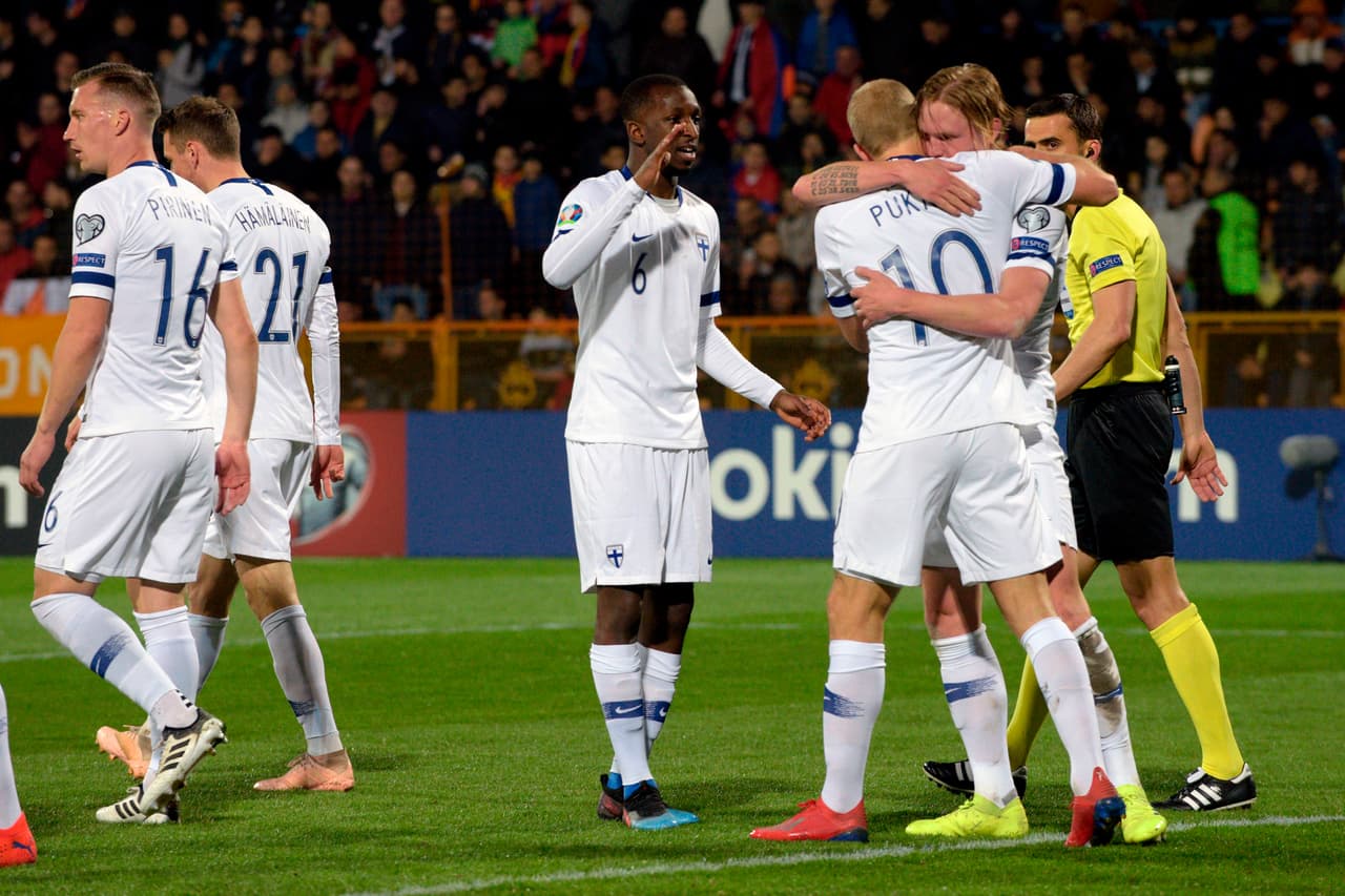 La primer anotación del partido la consiguió Fredrik Jensen al minuto 14 después de un desborde por la banda derecha.