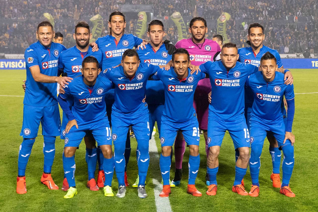 Los visitantes, comandados por Pedro Caixinha, aparecieron con algunas variantes pero alineación de 'lujo'.