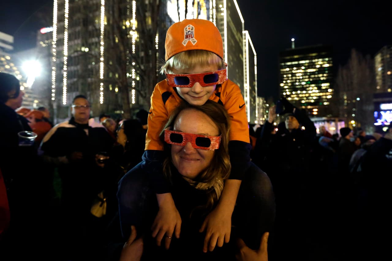 La fiesta ya empezó en San Francisco con motivo del Super Bowl 50, la gente se divierte en el NFL Experience, entre otras atracciones, he aquí las mejores imágenes.
