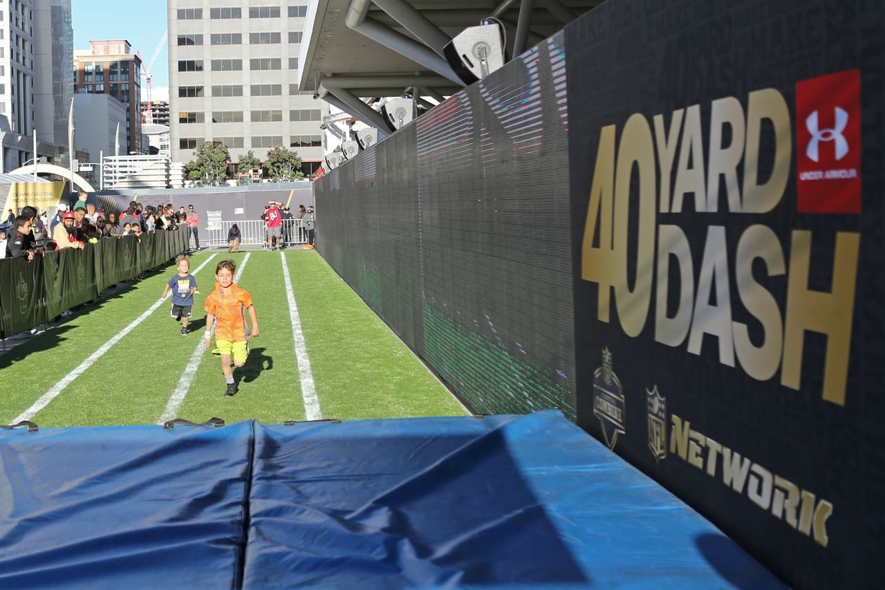 La fiesta ya empezó en San Francisco con motivo del Super Bowl 50, la gente se divierte en el NFL Experience, entre otras atracciones, he aquí las mejores imágenes.
