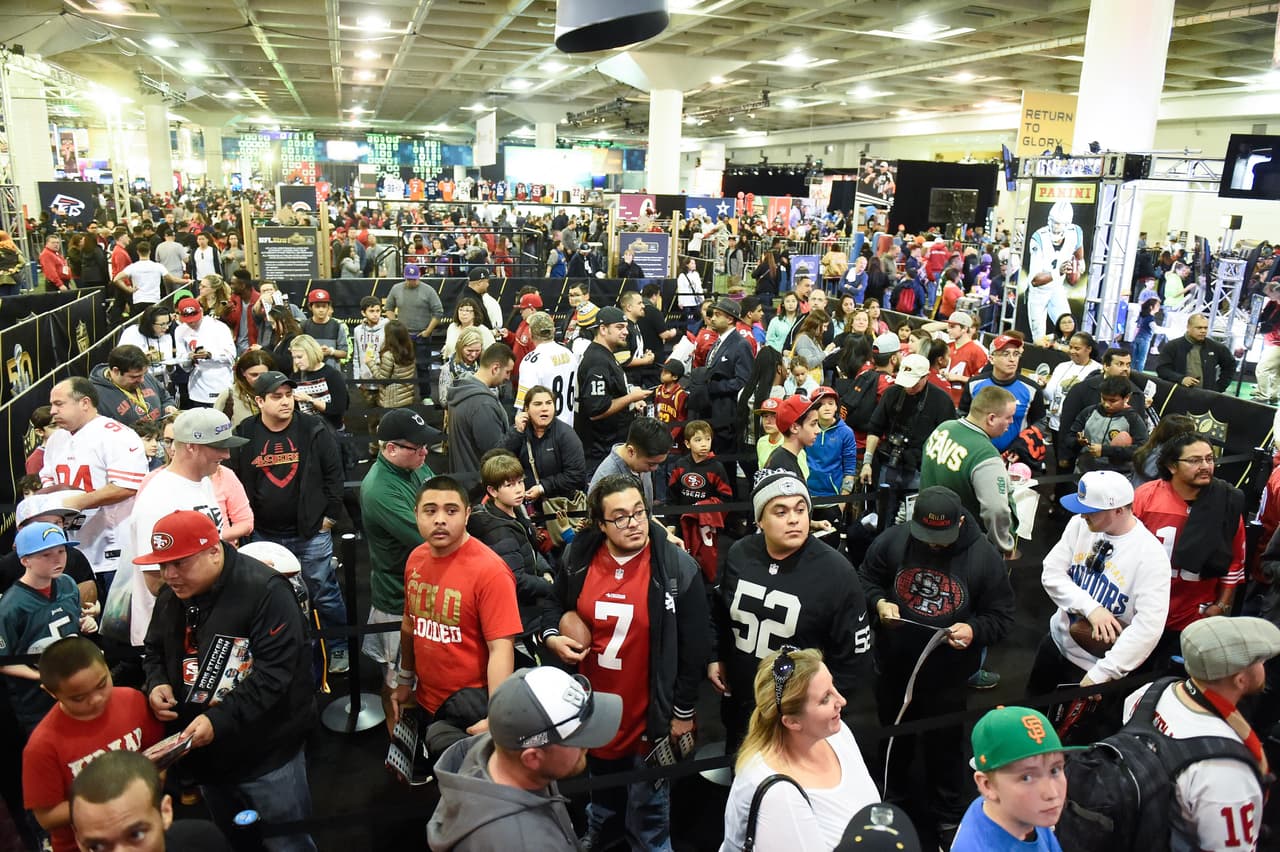 La fiesta ya empezó en San Francisco con motivo del Super Bowl 50, la gente se divierte en el NFL Experience, entre otras atracciones, he aquí las mejores imágenes.