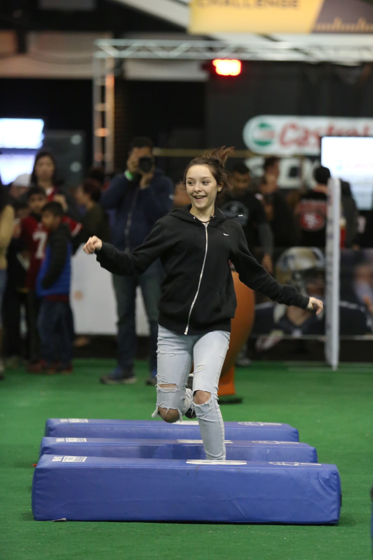 La fiesta ya empezó en San Francisco con motivo del Super Bowl 50, la gente se divierte en el NFL Experience, entre otras atracciones, he aquí las mejores imágenes.