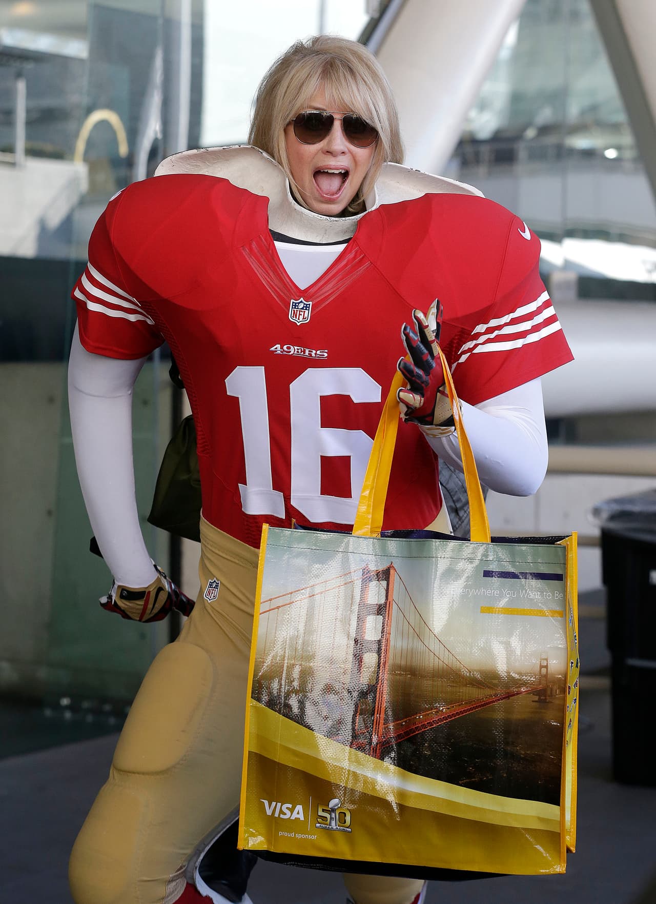 La fiesta ya empezó en San Francisco con motivo del Super Bowl 50, la gente se divierte en el NFL Experience, entre otras atracciones, he aquí las mejores imágenes.