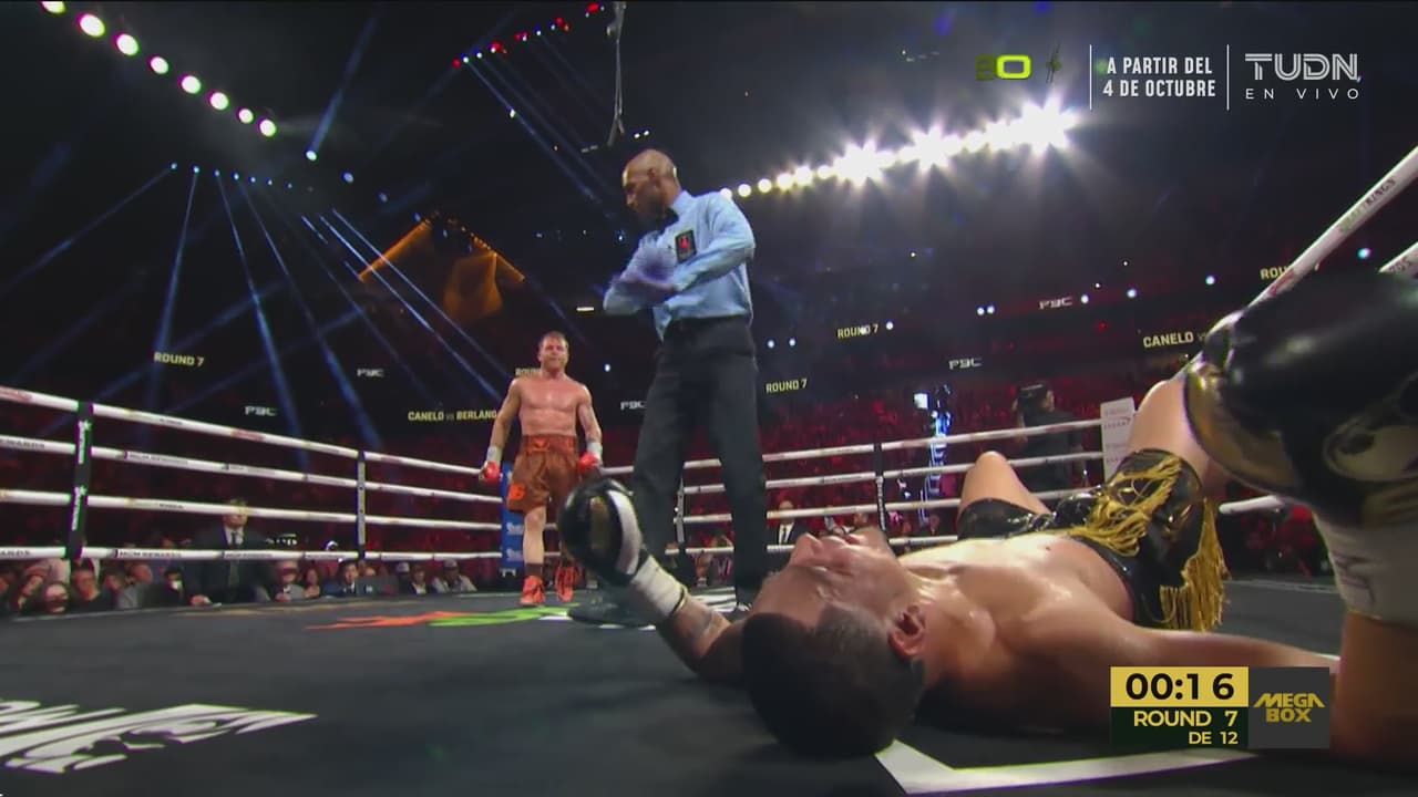 Round 7 | ¡A la lona! Canelo provoca que Berlanga tropiece