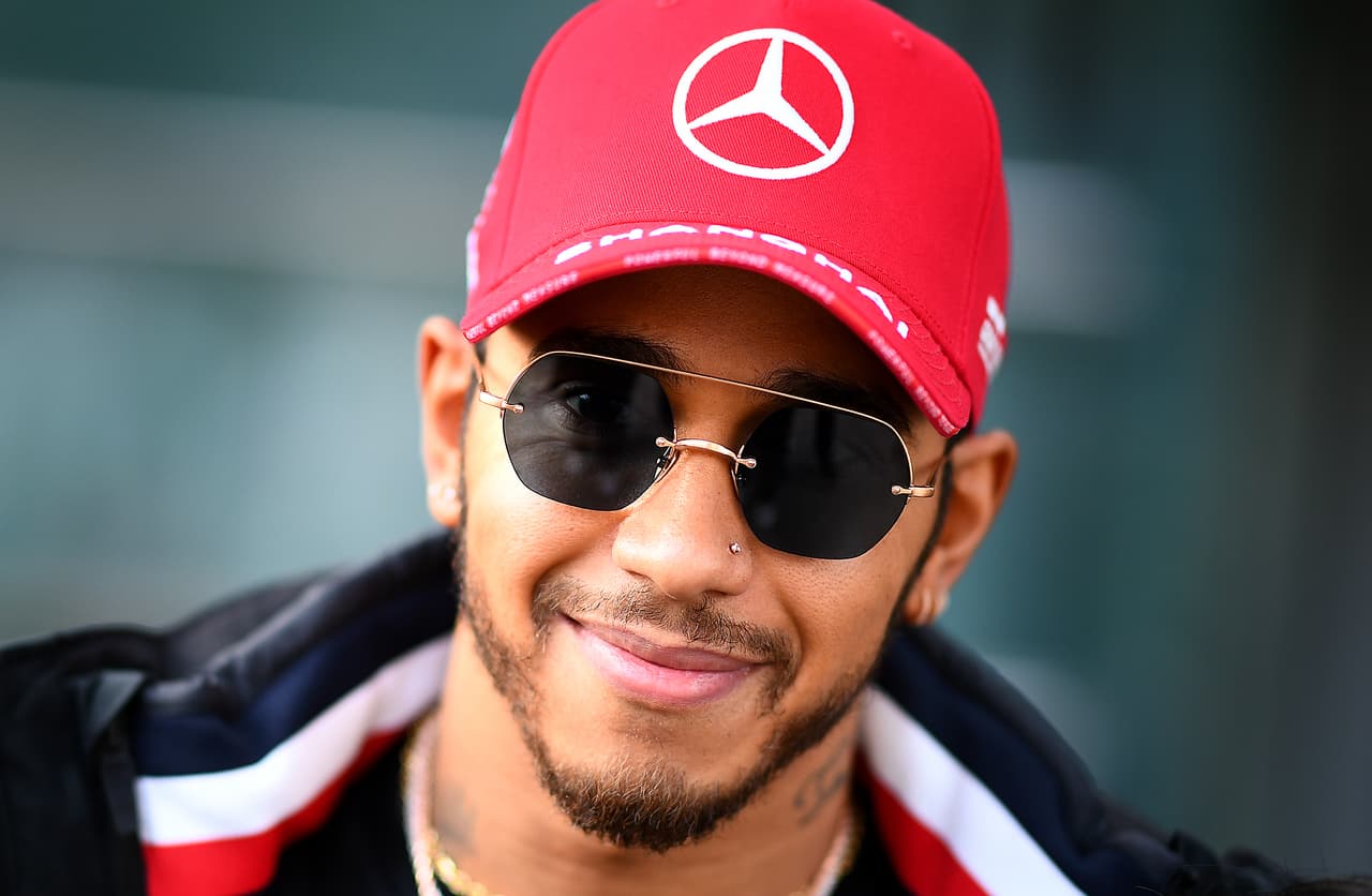 El británico Lewis Hamilton, de Mercedes GP, llega con la confianza de su última carrera ganada, dispuesto a mantenerse firme con su jerarquía.
