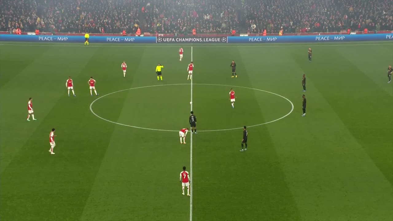 Arranca el partido y la pelota está en juego.