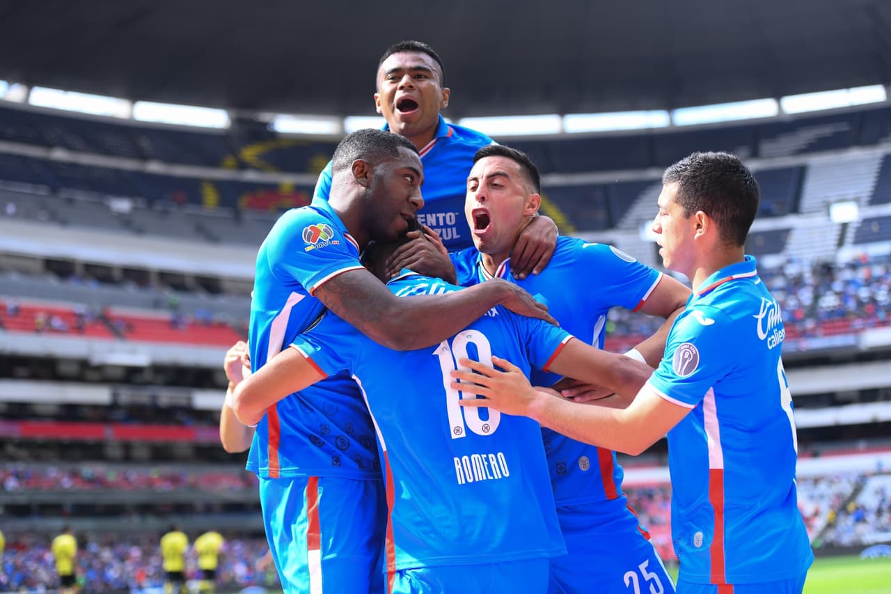 Cruz Azul logró un importante triunfo ante Mazatlán y se mantiene en la pelea por un boleto al Repechaje del Apertura 2022.
