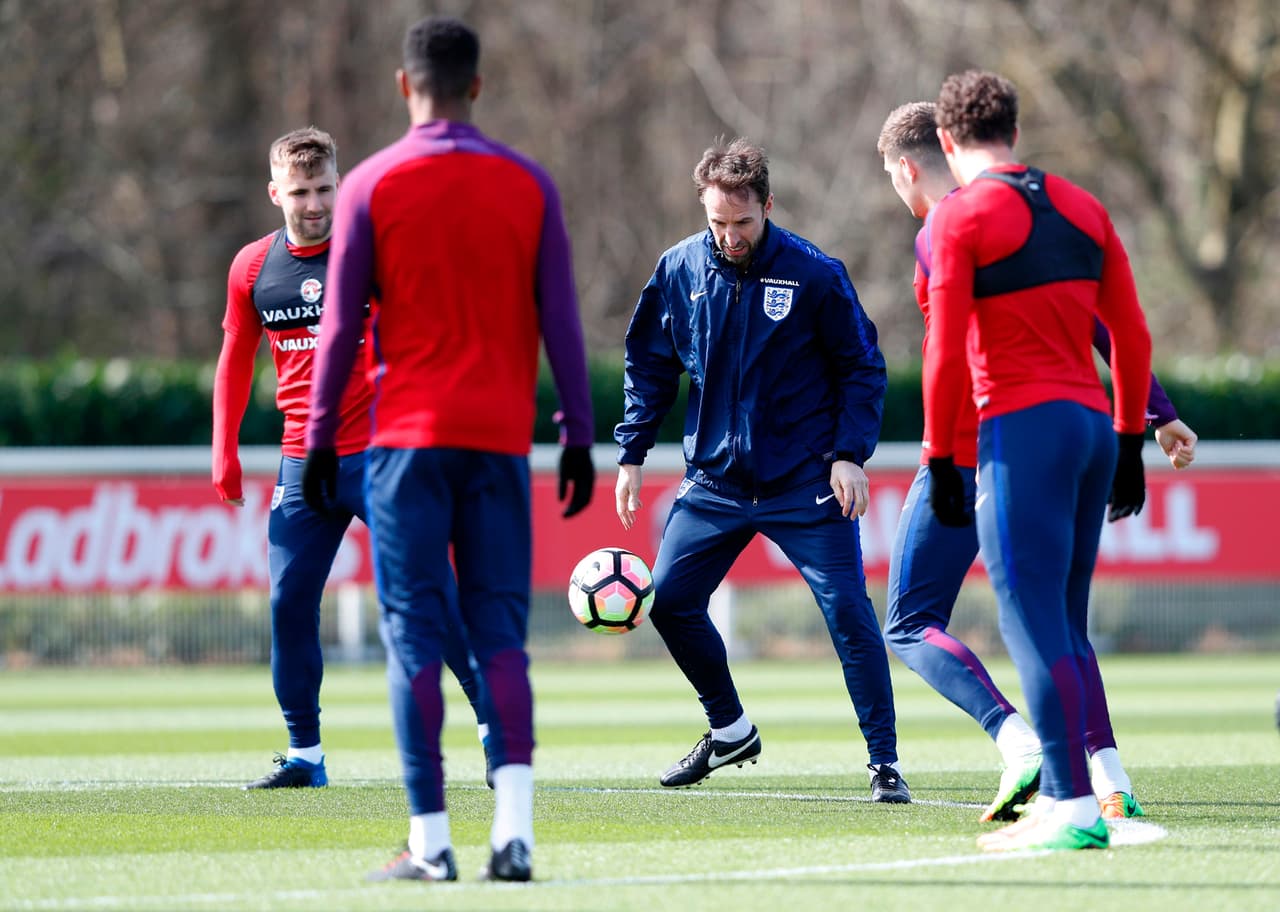 "Queríamos exponer a los jugadores a un ambiente de élite con una de las Fuerzas Militares de la élite mundial. Queríamos que vieran que existe un mundo diferente afuera", expresó el entrenador Southgate.