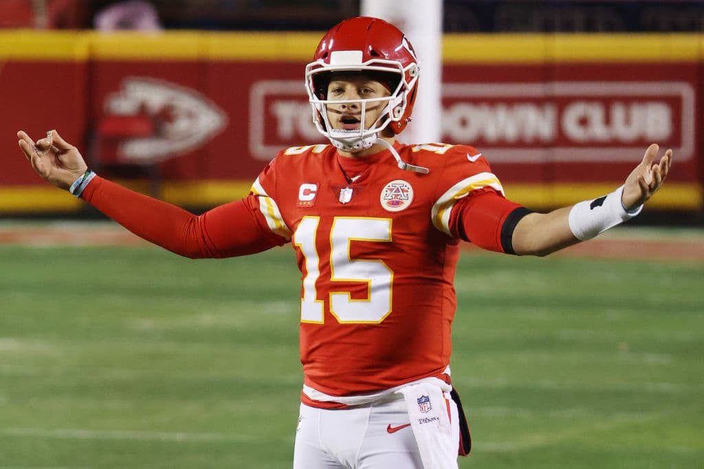 Patrick Mahomes tiene un partido sin errores Kansas City vence 24-38 en casa fente a los Buffalo Bills.