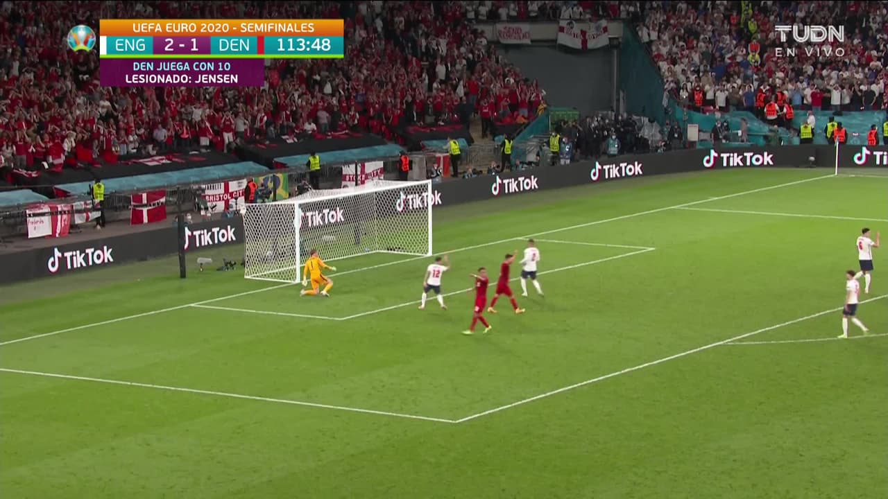 ¡TIRO ATAJADO! disparo por Martin Braithwaite.