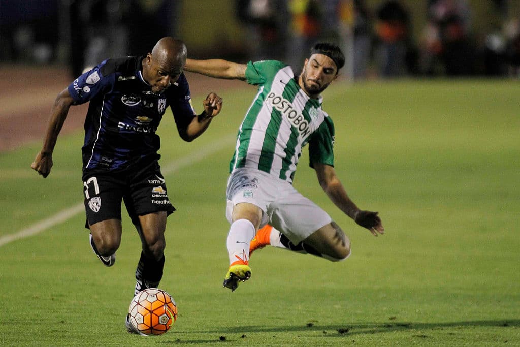 Pérez debutó en Atlético Nacional de Colombia a los 18 años y con ese equipo ganó cinco ligas, dos Copas y dos Superligas a nivel local.