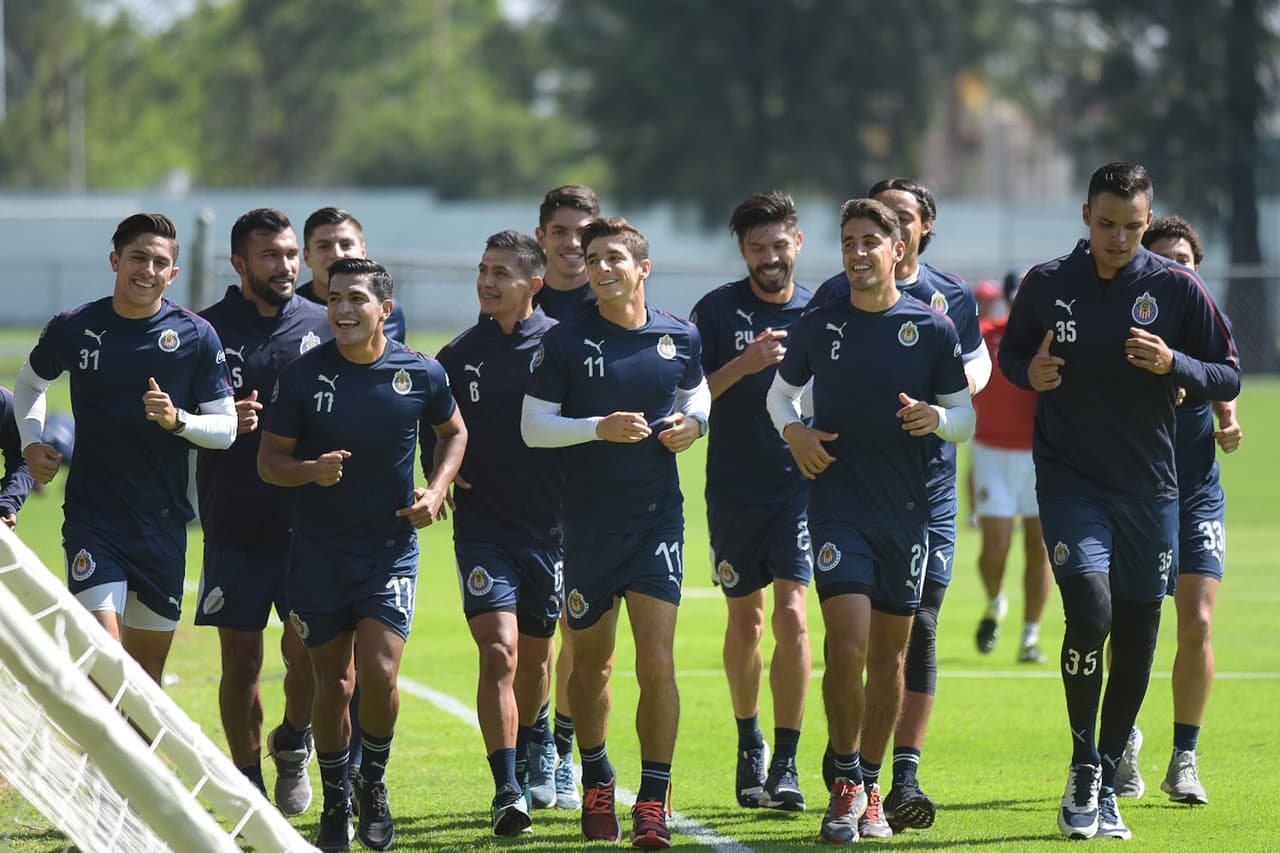 Chivas de Guadalajara no baja su ritmo luego de caer en sus amistosos de pretemporada y por eso mantiene su preparación en entrenamiento con miras al comienzo del Apertura 2019 de la Liga MX.