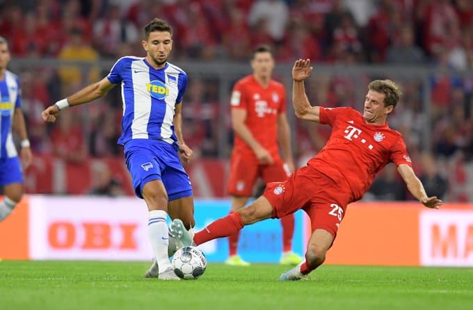 Lewandowski anotó doblete pero el conjunto bávaro no pasó del empate ante el Hertha en el arranque de la Bundesliga.