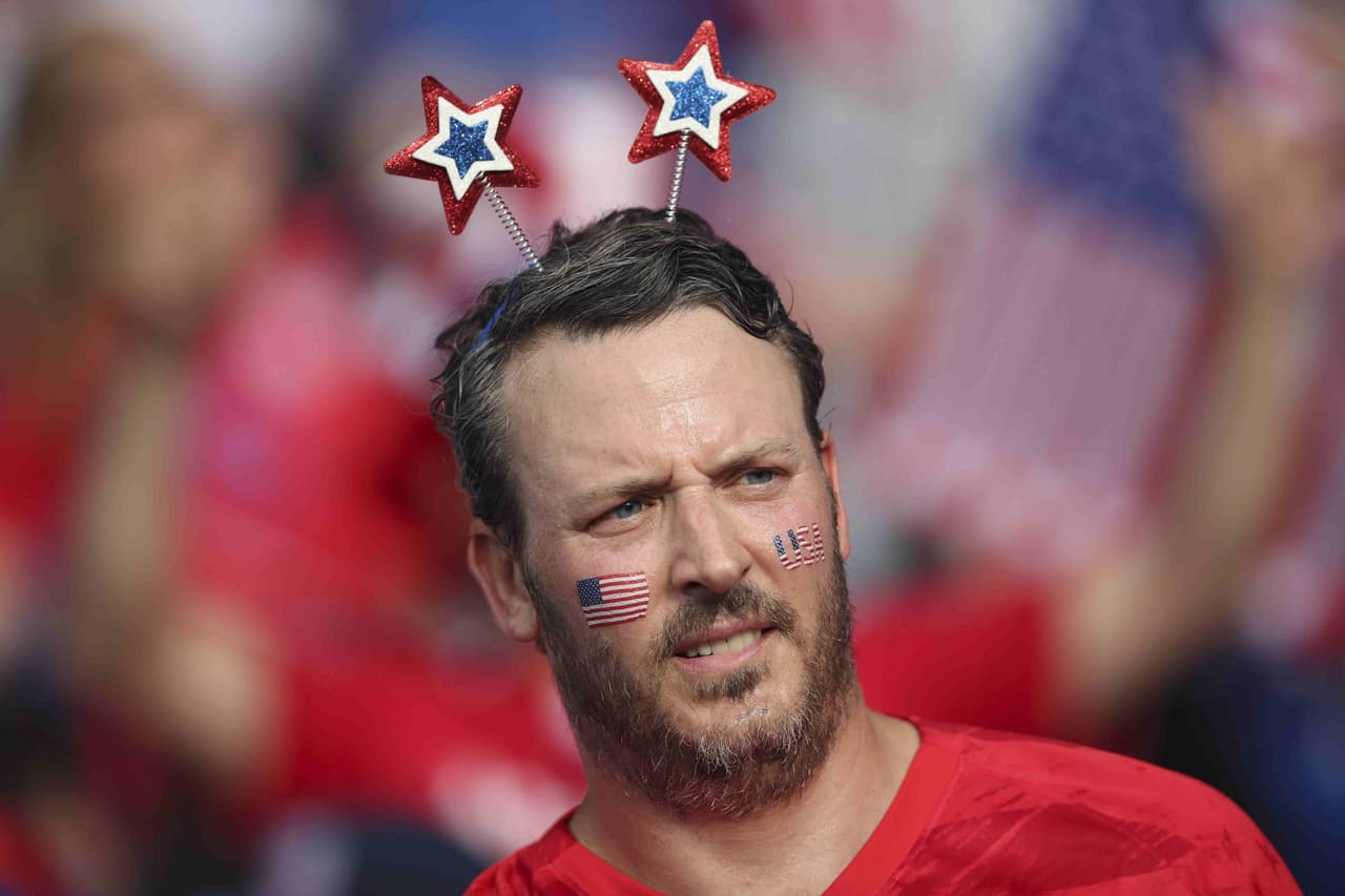 El Parque de los Príncipes fue el escenario para este duelo de Cuartos de Final del Mundial Femenino entre la local, Francia, y Estados Unidos. Para muchos se trata de una Final adelantada, por lo que la alegría entre los fanáticos no se hizo esperar.