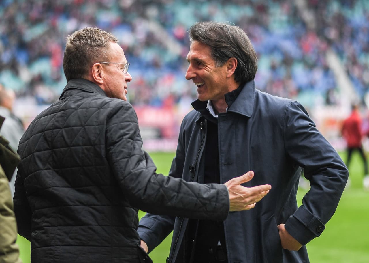 Ralf Rangnick y Bruno Labbadia se saludaban en la previa de este duelo de la Bundesliga por la jornada 29.