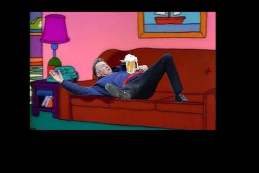 Los memes sobre la caída de Van Gaal no podían faltar y aquí tienes los mejores sobre su caída