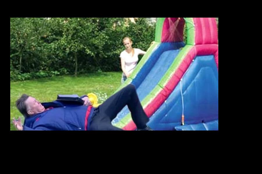 Los memes sobre la caída de Van Gaal no podían faltar y aquí tienes los mejores sobre su caída