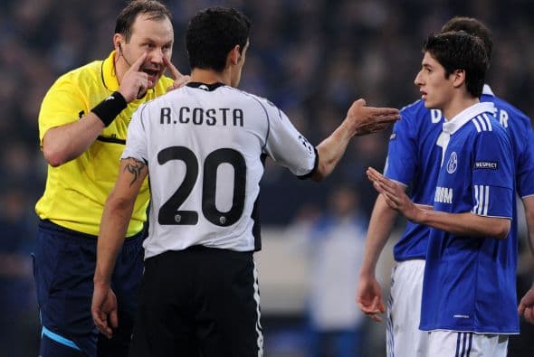 Los reclamos al árbitro se dieron por ambos bandos.