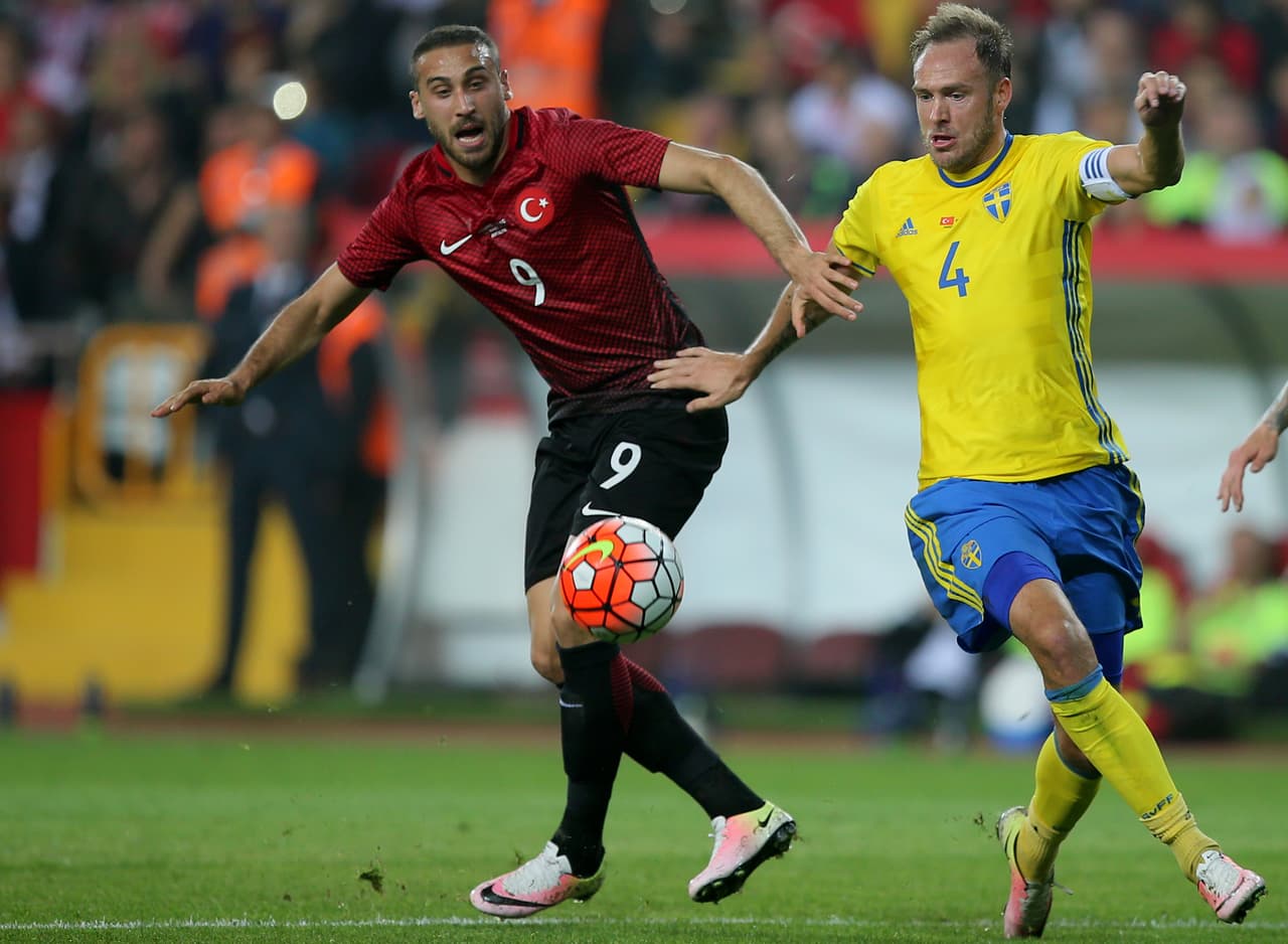 Cenk Tosun da la victoria a Turquía 2-1 ante Suecia