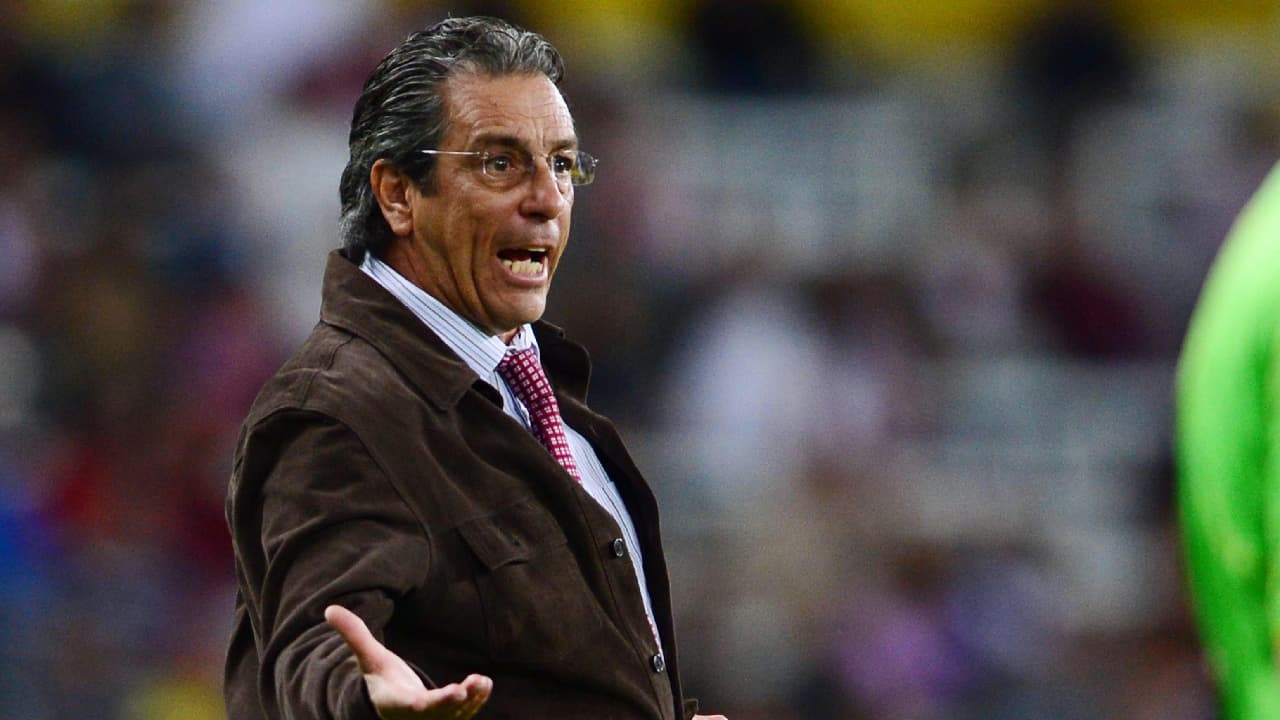 Dirigió a los rojinegros del Atlas en dos etapas: 2007 y 2012-15; llegó hasta Cuartos de Final.