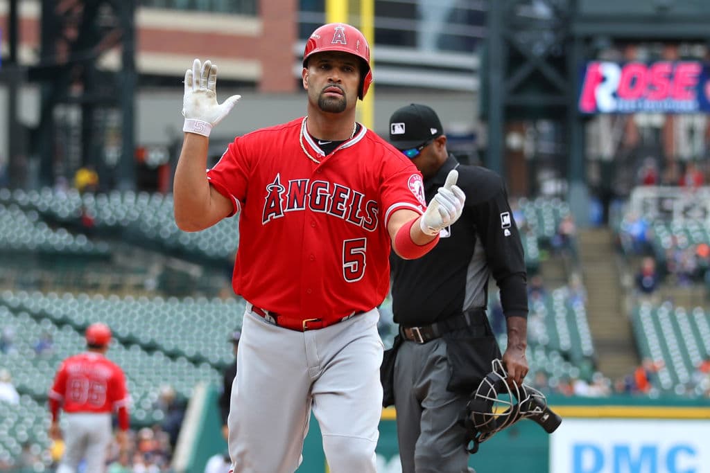 El toletero dominicano de los LA Angels Albert Pujols se convirtió en el tercer pelotero desde 1920, cuarto de todos los tiempos, con 2 mil carreras impulsadas y lo hizo con pompa y fanfarria: con un jonrón.