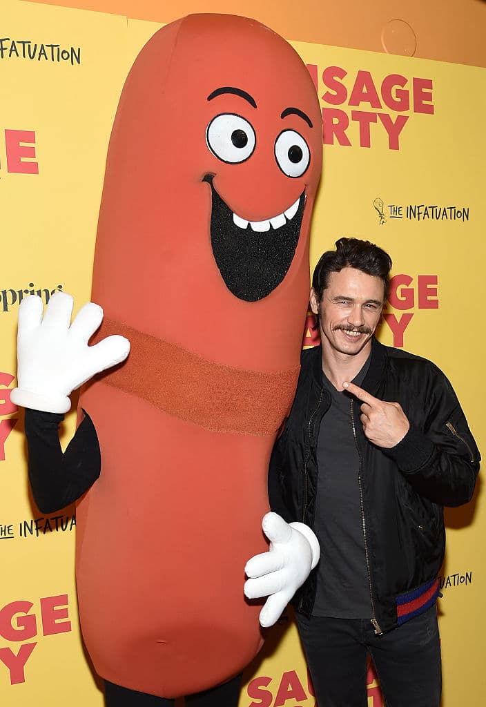 También se refiere a la acusación de que, al iniciar Studio 4, "buscó crear una línea de mujeres jóvenes que fueron sometidas a su explotación sexual personal y profesional en nombre de la educación".