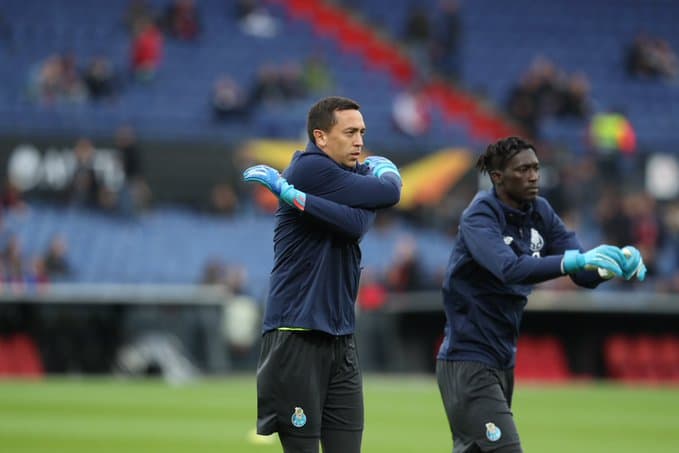 Con goles de Jens Toornstra al 49 y Rick Karsdorp, el Feyenoord consigue su primer victoria del torneo.