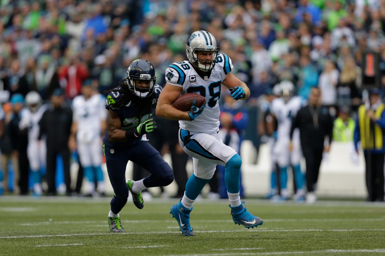 <b>La importante llegada de Greg Olsen</b>
<br>- El veterano TE (Tigh End) se une al equipo para aportar el último aire en su carrera.
<br>- Olsen, jugó cuatro años para Chicago Bears y nueve para Carolina Panthers.
<br>- Su carrera ha quedado marcada por la poca posibilidad de trascender en los equipos que ha jugado, a pesar de ello, su consistencia y regularidad hablan por sí mismos.
<br>- Está proyectado para ser el titular en su posición.
<br>- Asimismo, detrás de él se encuentran jugadores que tienen mucho por demostrar, pero cuentan con capacidad: Luke Wilson, Will Disly o Jacob Hollister.