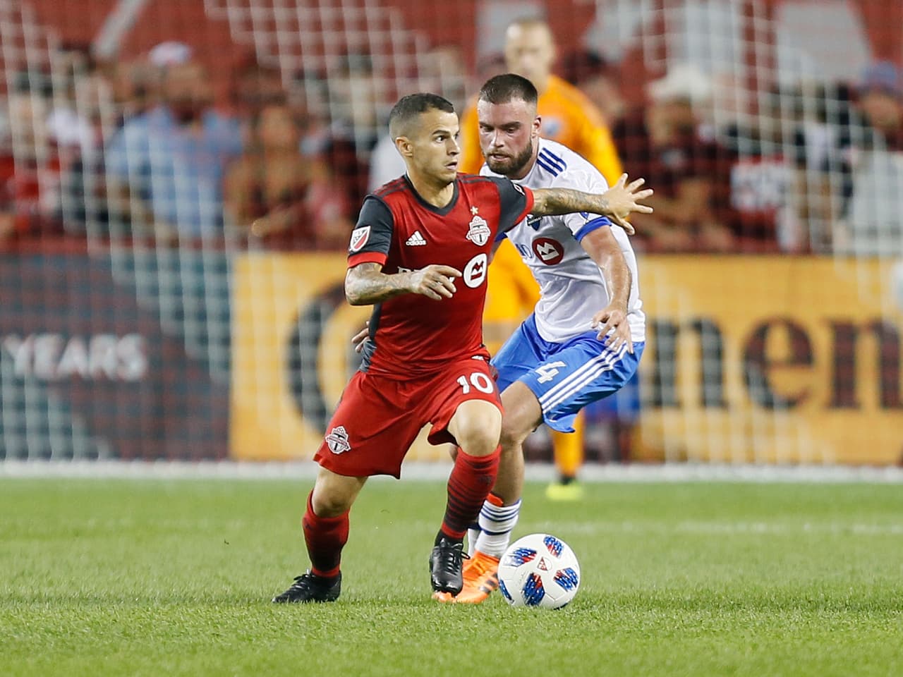 'La Hormiga Atómica' está de regreso. Con dos goles de Sebastian Giovinco Toronto FC superó por 3-1 a Montréal Impact y se acerca a las posiciones de acceso a la postemporada. (USA Today Images)