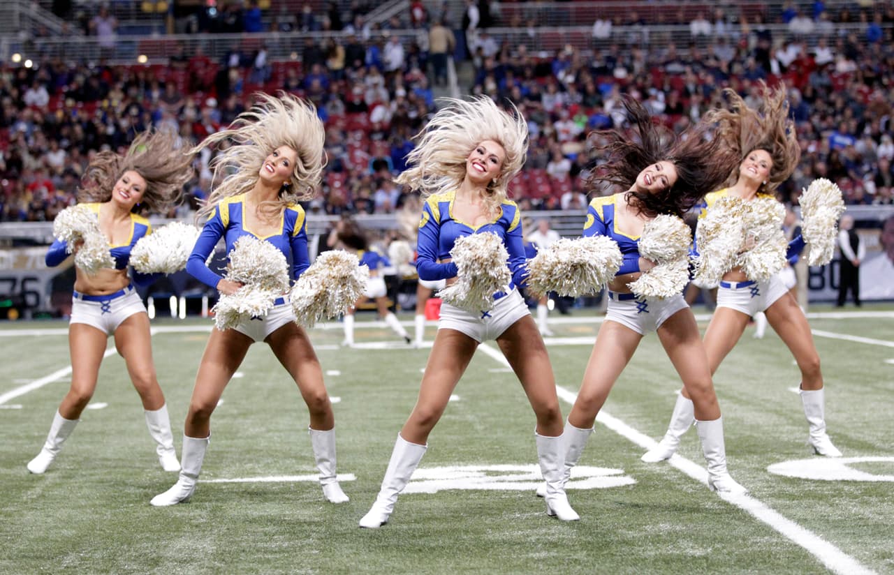 Abrigadas, con faldita, con pantalón, ¡ellas siempre lucen sensacional! Checa a las bellezas de la Semana 13 de la NFL.