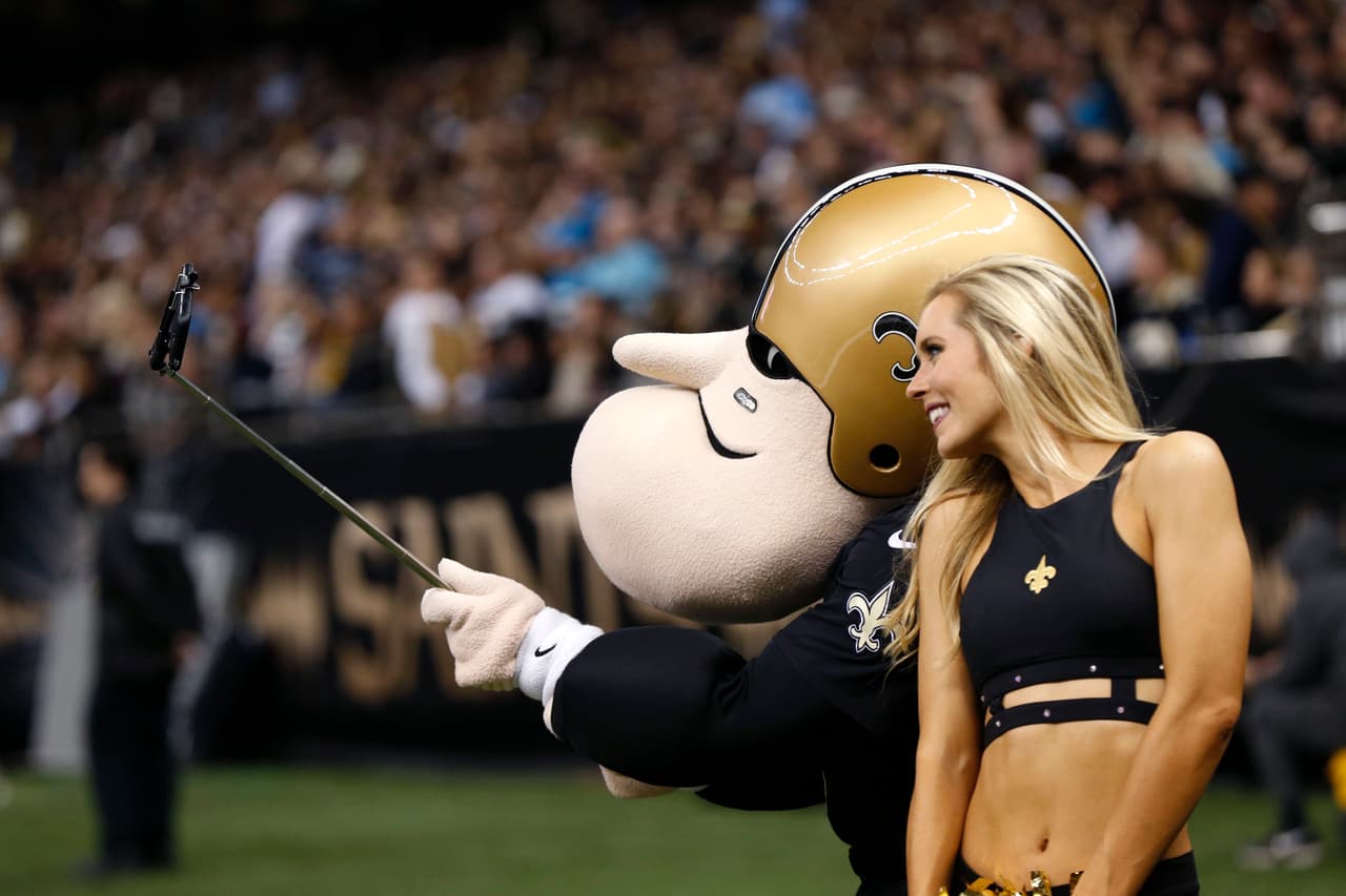 Abrigadas, con faldita, con pantalón, ¡ellas siempre lucen sensacional! Checa a las bellezas de la Semana 13 de la NFL.